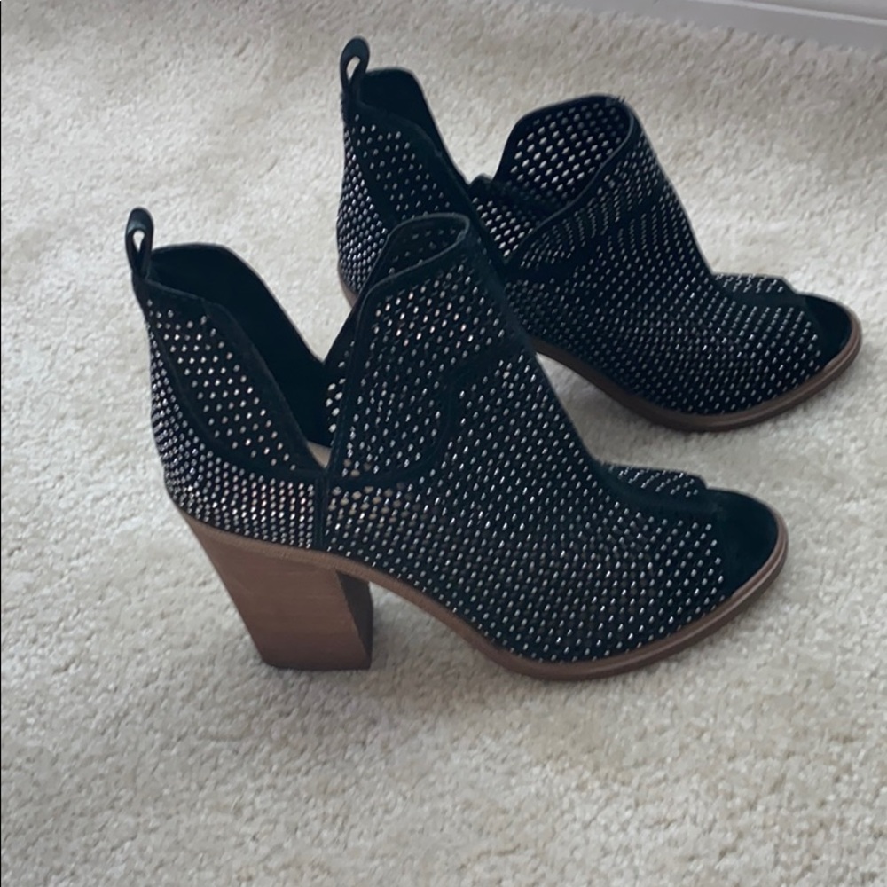 Vince camuto booties